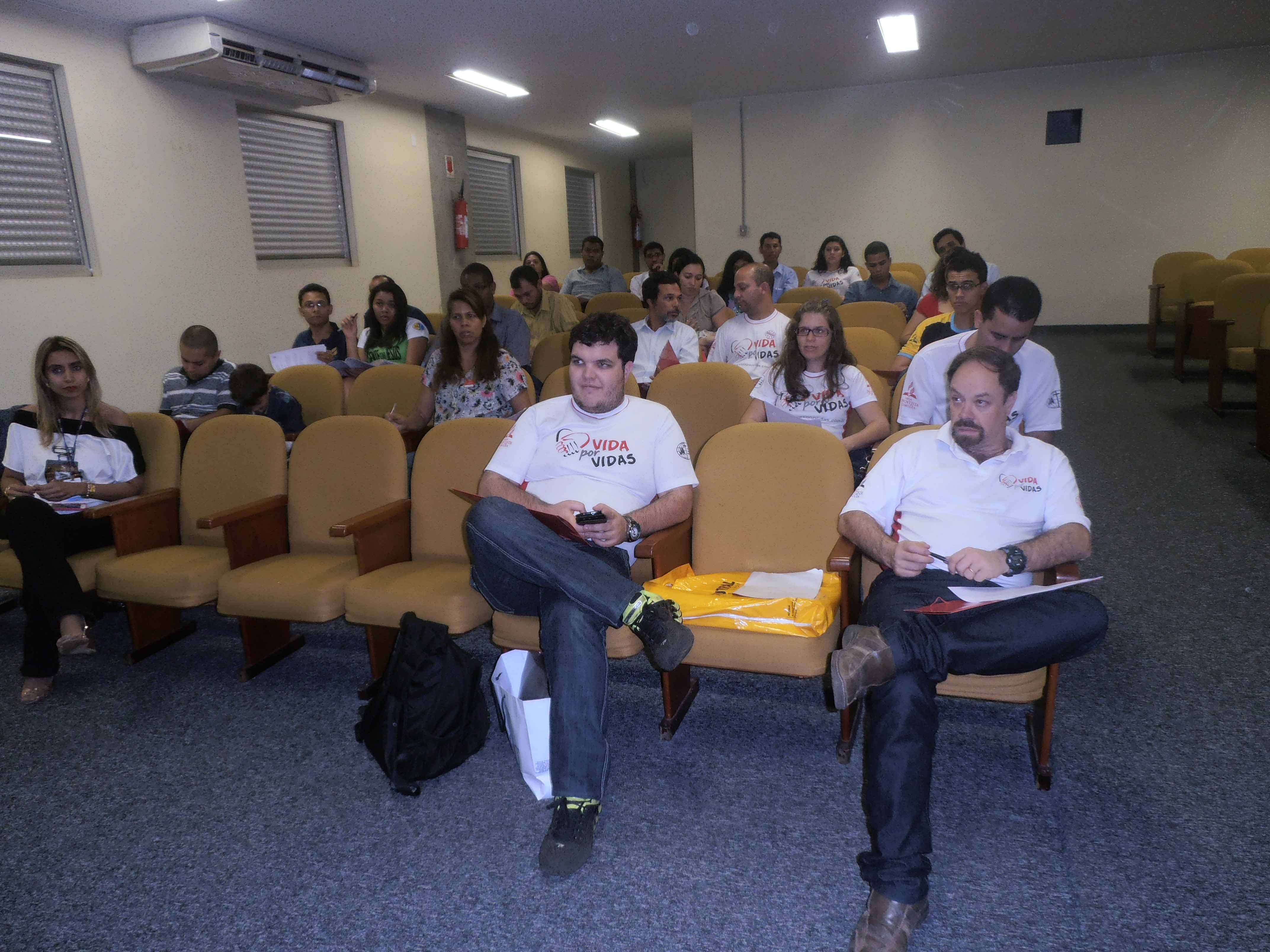 Adventistas em palestra na FHB